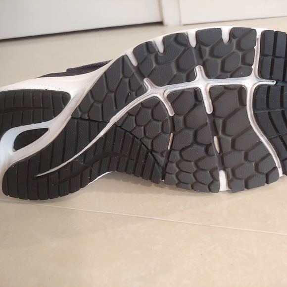 New Balance Women's W860B11 - Picture 4 of 11